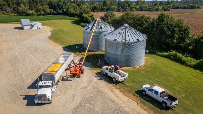 Cutting Out the Middleman: How Informal Grain Clubs Are Helping Midwest Farmers Reclaim Their Margins